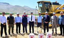 Yeşilyurt Belediyesi’nden Çiftçilere Arpa Desteği