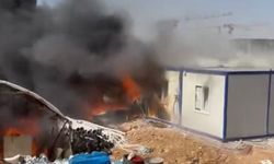Malatya’da Şantiyede Korkutan Yangın: İşçi Konteyneri Alev Aldı