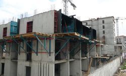 Malatya’da Kalıp Ustası Merdivenden Düşerek Yaralandı