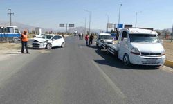 Malatya’da Organize Sanayi Bölgesi Kavşağında Kazada 2 Yaralı!