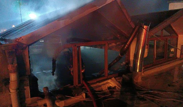 Malatya’da Gece Saatlerinde Korkutan Çatı Yangını