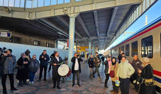 Davul Zurnayla Karşılandı! Turistik Diyarbakır Ekspresi Malatya'da