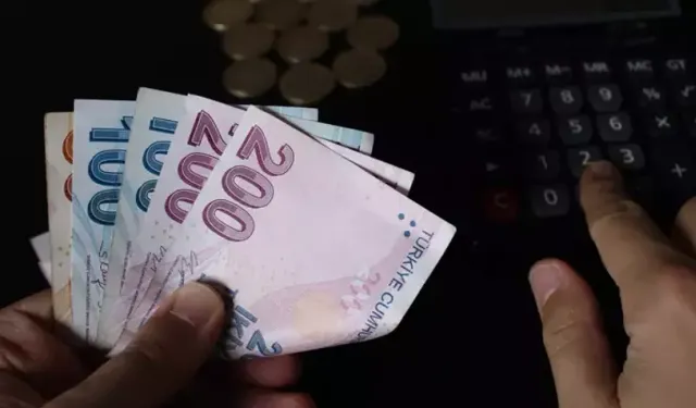 Memur ve Emeklilerin Beklediği Haber: Zam Farkları Belli Olmaya Başladı!