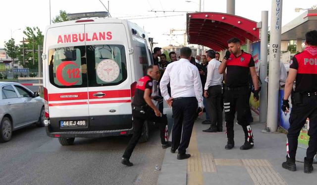 Malatya’da Halk Otobüsünde Başlayan Tartışma Bıçaklı Kavgaya Dönüştü