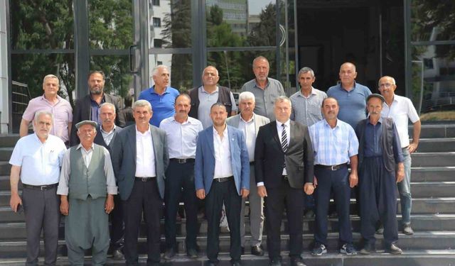Battalgazi’de Sulama Sorunları Sebebiyle Muhtarlar DSİ’ye Çıkarma Yaptı