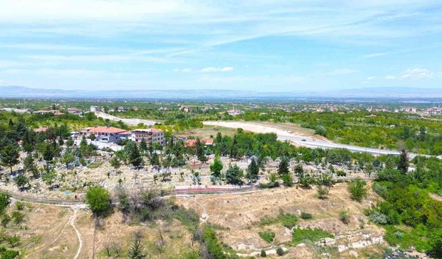 Battalgazi Belediyesi Mezarlıklarda Bahar Temizliği ve Düzenlemesi Yapıyor