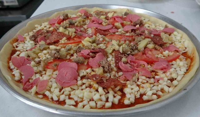 Akçadağ’ın Yeni Lezzeti İnce Hamurlu Pizza Yoğun İlgi Görüyor