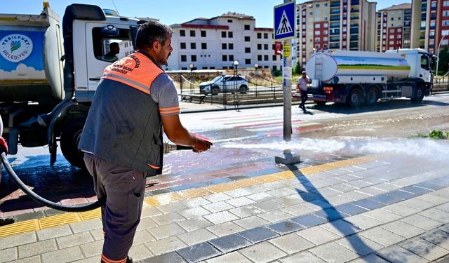 Yeşilyurt’ta Temizlik Çalışmaları Aralıksız Sürüyor