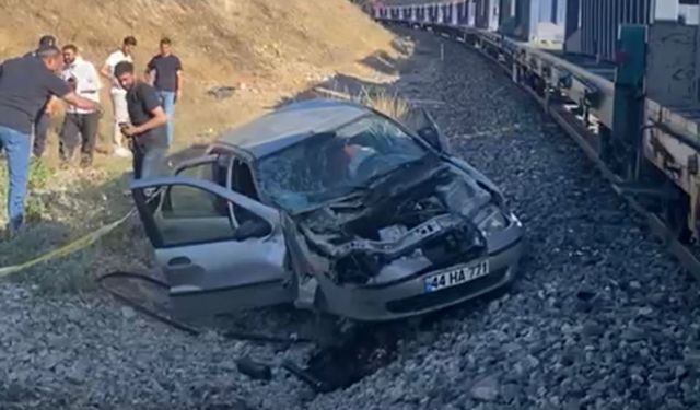 Malatya’da Hemzemin Geçitte Korkunç Kaza