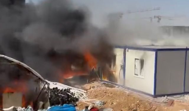 Malatya’da Şantiyede Korkutan Yangın: İşçi Konteyneri Alev Aldı