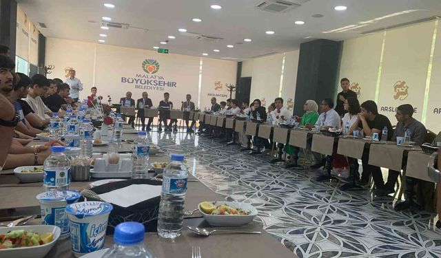Malatya’da LGS ve YKS Şampiyonları Ödüllerini Aldı