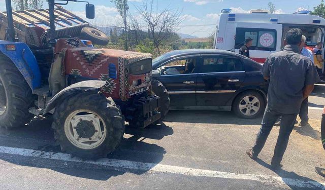 Doğanşehir’de Traktör Römorkuna Çarpan Otomobil Kazaya Neden Oldu