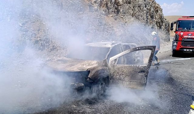 Çelikhan Yolunda Araç Alev Aldı