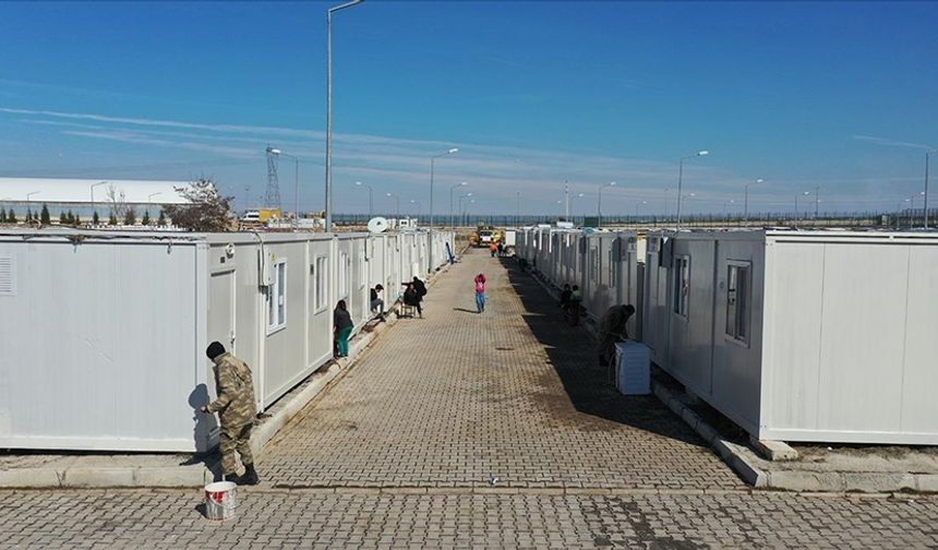 Malatya Valiliğinin Memurları Konteynerlerden Çıkarması Tepki Topladı!