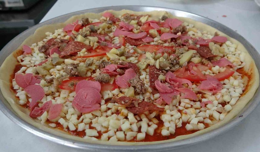 Akçadağ’ın Yeni Lezzeti İnce Hamurlu Pizza Yoğun İlgi Görüyor