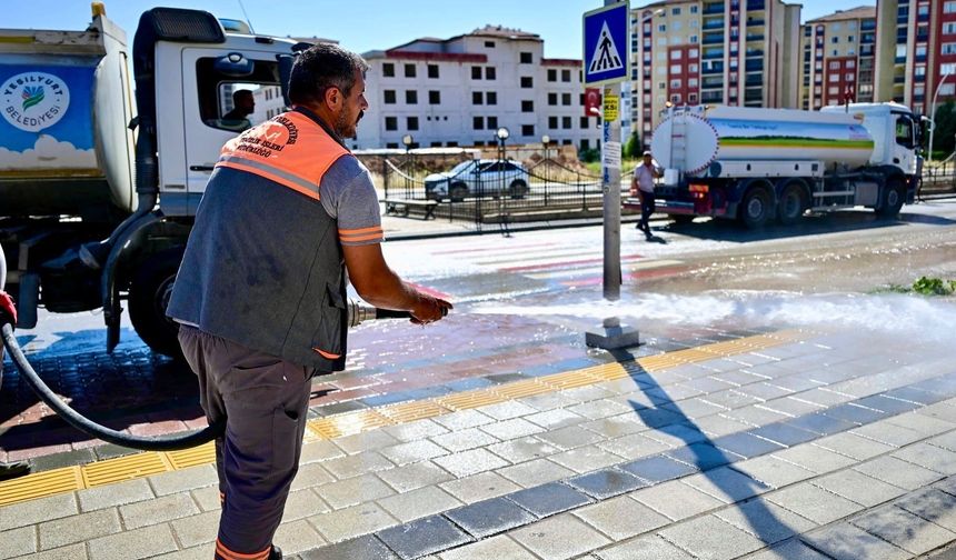 Yeşilyurt’ta Temizlik Çalışmaları Aralıksız Sürüyor