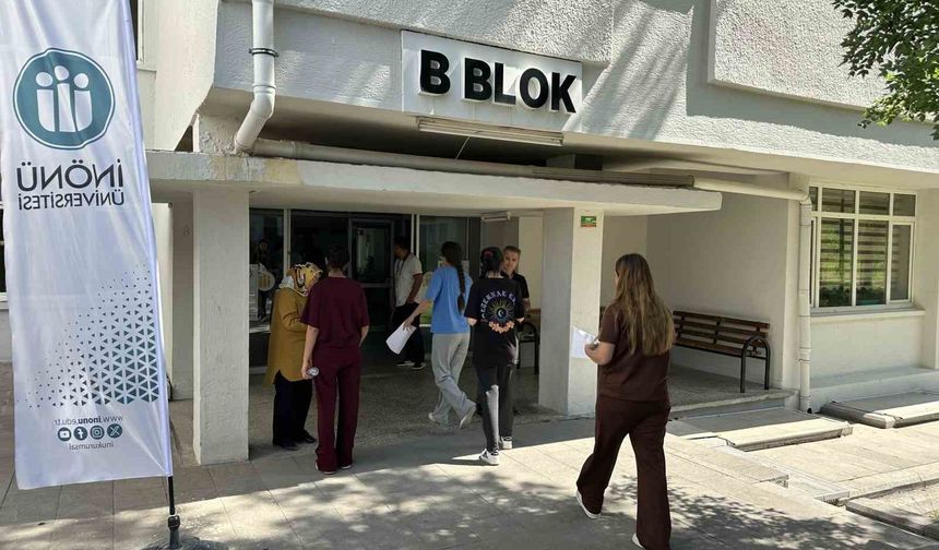Malatya’da AYT Heyecanı! Öğrenciler Ter Döküyor, Aileler Dualarla Bekliyor