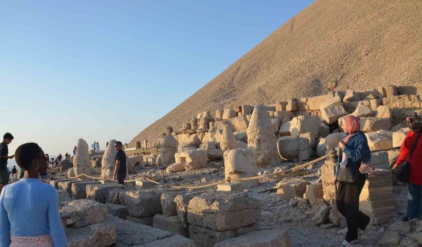 15 Ülkeden Gelen Gençler Nemrut’un Tarihi Güzelliğinde Buluştu
