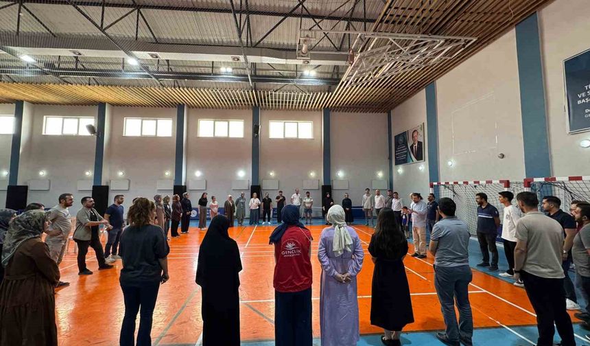 Malatya’da Gençlik Liderlerine “Sahne Sizin” Eğitimi